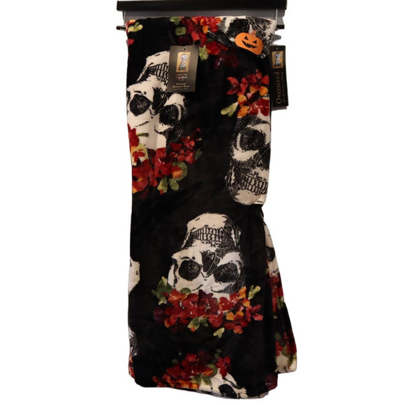Cynthia Rowley Other - Cynthia Rowley CuRious Black Halloween Skull Roses Blanket Throw NWT